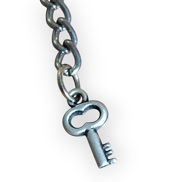 Chic Multi-Charm Keychain - Picture 5 of 6